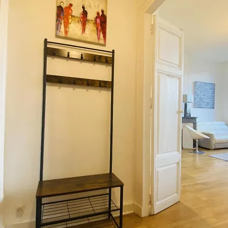 Apartment Place De La Cite *