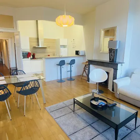 Place De La Cite Apartment